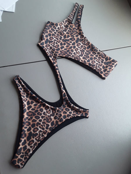 LEOPARD PRINT One-piece w side cutouts