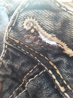 button/ buttonhole repair